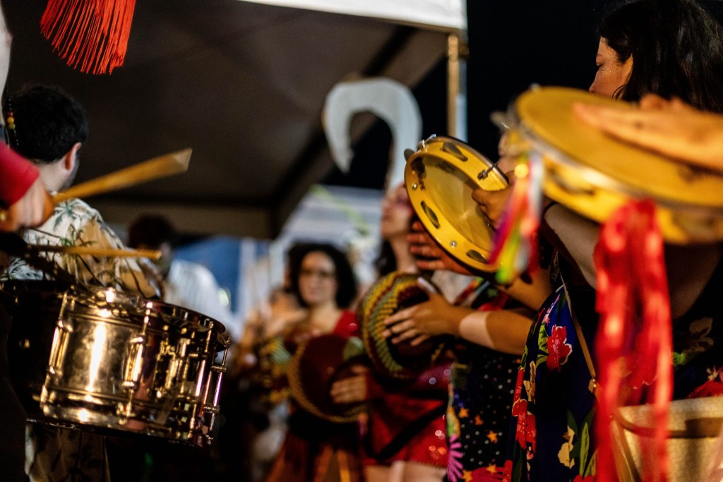 Foliões celebram a vida com lazer na Praça da Mandioca e Avenida Mato Grosso